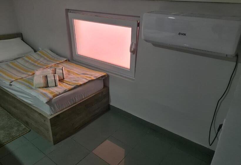 اتاق استاندارد سه نفره, Happy Stay