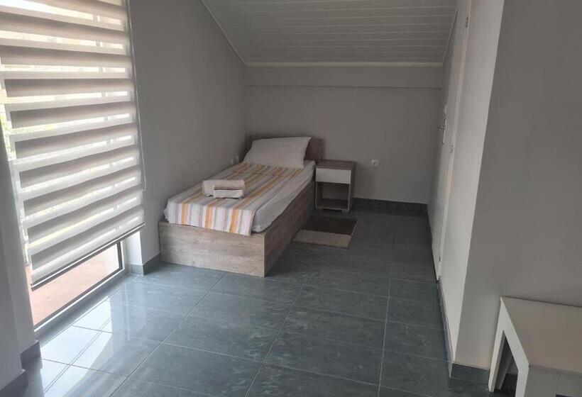 اتاق استاندارد سه تخته با بالکن, Happy Stay