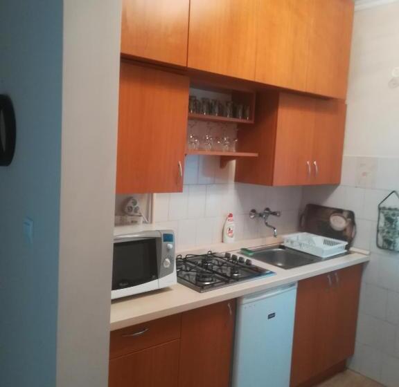 침실 3개 주택, Leander House