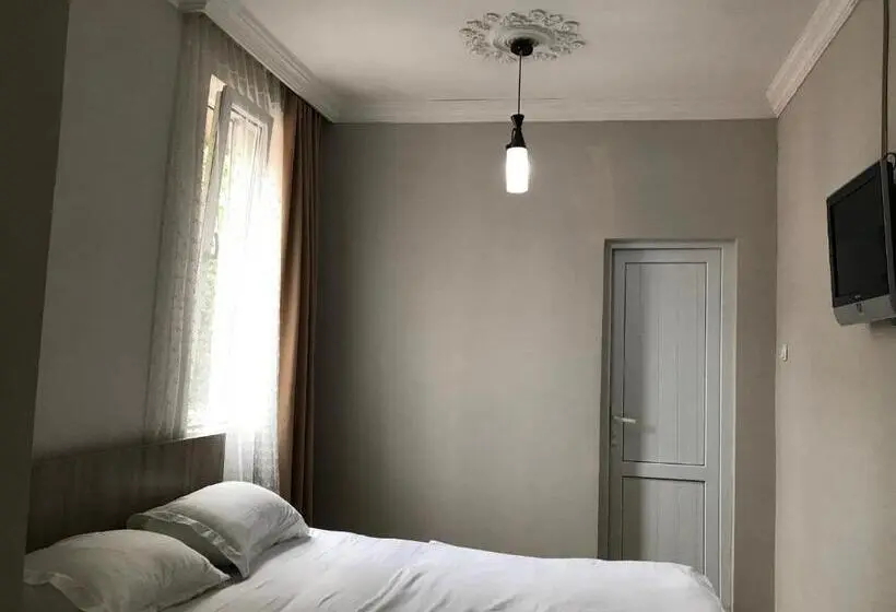 Economy Triple Room, Nina Two