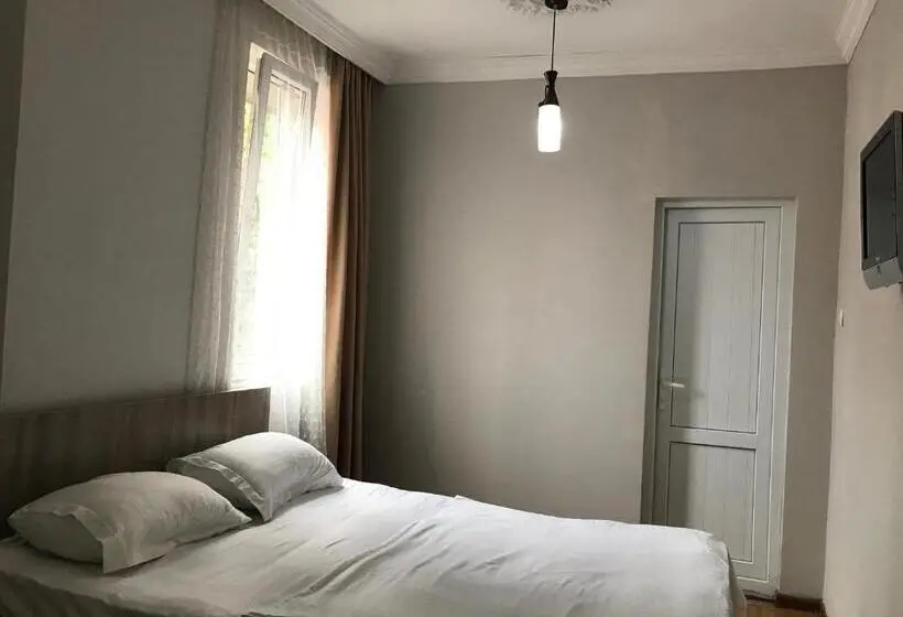 Economy Triple Room, Nina Two