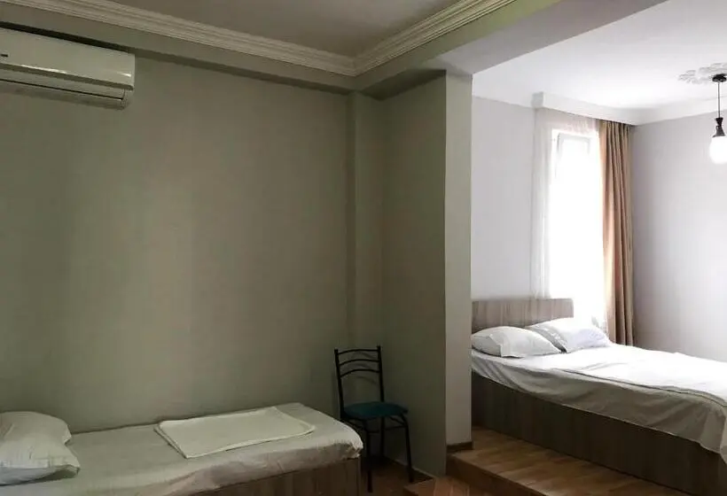Economy Triple Room, Nina Two