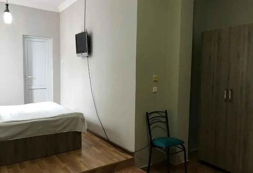 Economy Triple Room, Nina Two