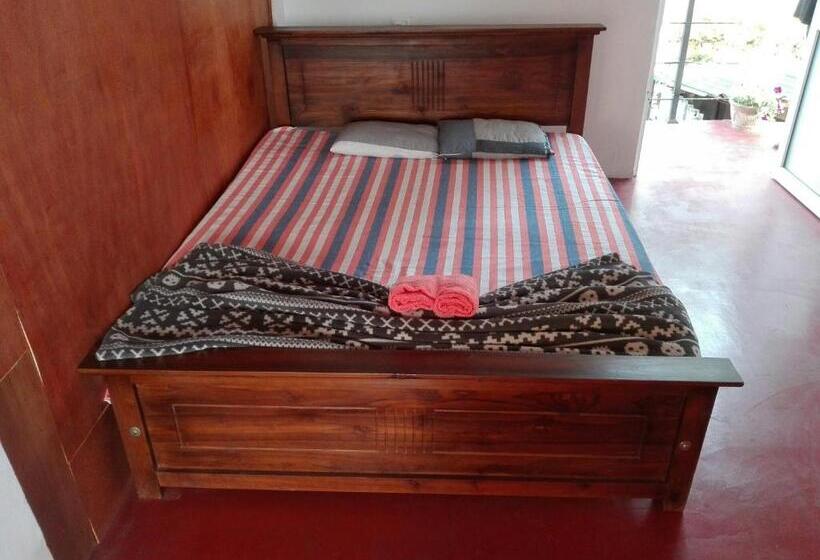 غرفة قياسية, Rahangala Edge