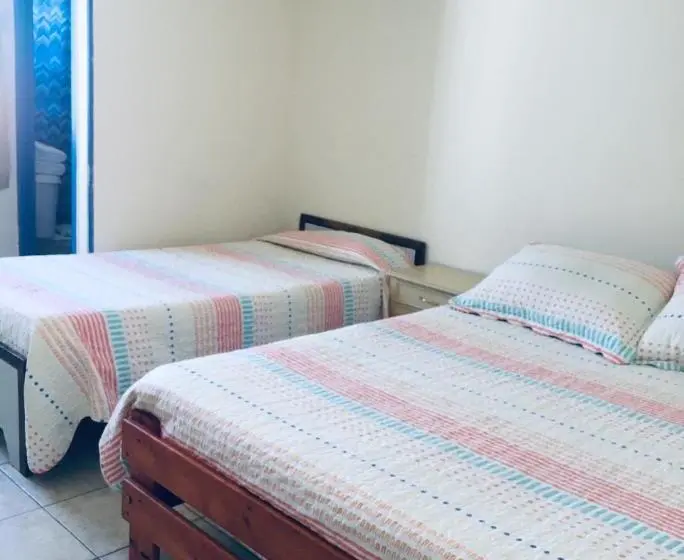 اتاق استاندارد سه نفره, Hostal Amunategui