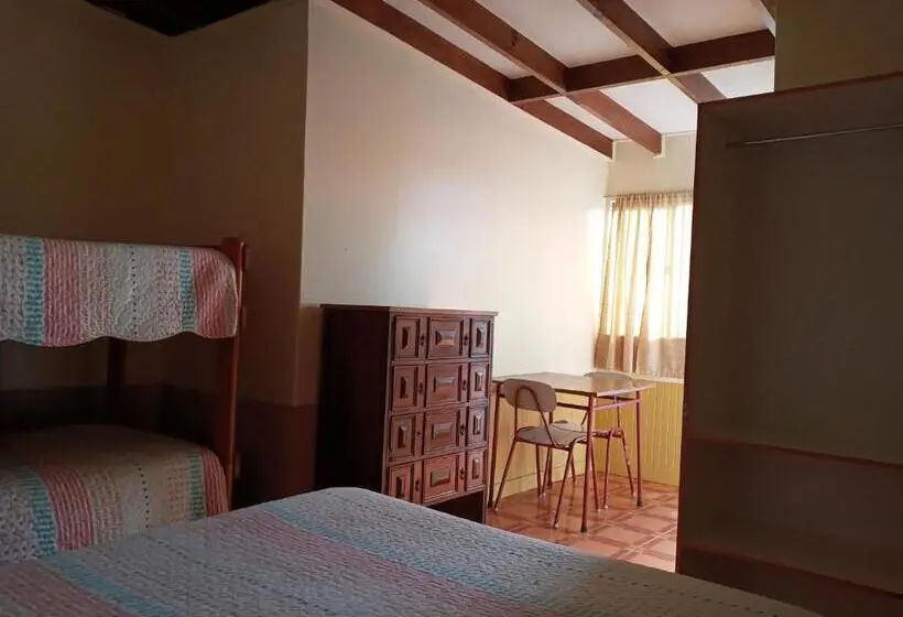 اتاق استاندارد چهار تخته, Hostal Amunategui