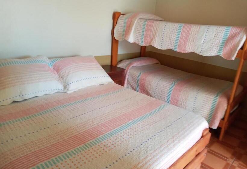 Четырехместный Номер Стандарт, Hostal Amunategui