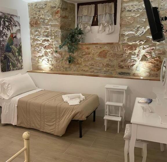 חדר סטנדרט לשלושה, B&b I Giardini