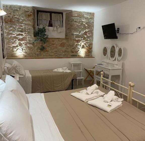 חדר סטנדרט לשלושה, B&b I Giardini