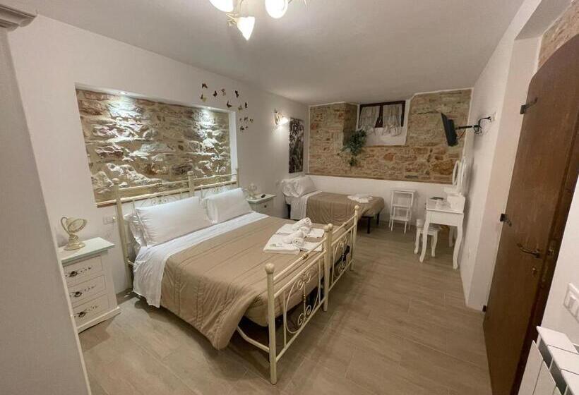 חדר סטנדרט לשלושה, B&b I Giardini