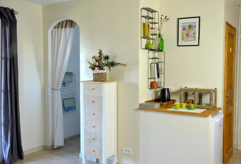 Номер Стандарт с Террасой, Bed And Breakfast La Maison De Nathalie