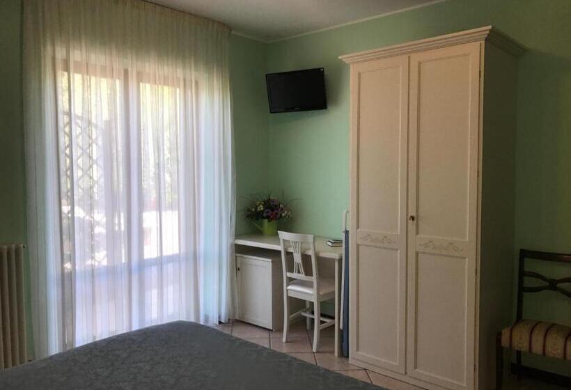 غرفة عائلية مطلّة علي الحديقة, Agriturismo Il Crinale