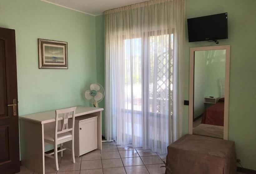 غرفة عائلية مطلّة علي الحديقة, Agriturismo Il Crinale