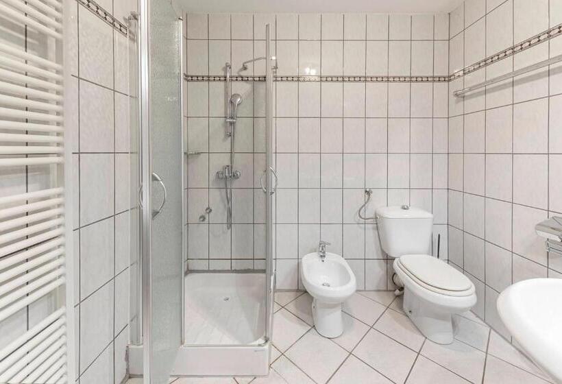 اتاق استاندارد چهارنفره با بالکن, Burger Veniše