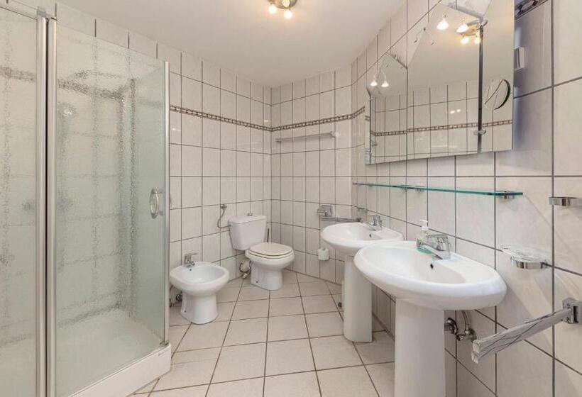 اتاق استاندارد چهارنفره با بالکن, Burger Veniše