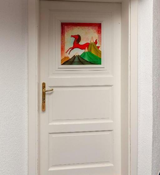 اتاق استاندارد با چشمانداز کوهستان, Burger Veniše