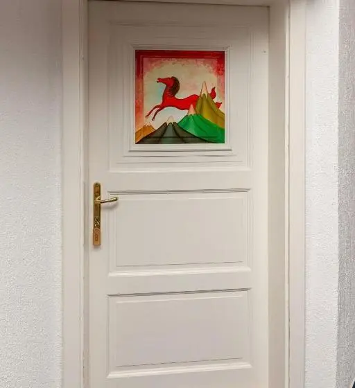 اتاق استاندارد با چشم‌انداز کوهستان, Burger Veniše