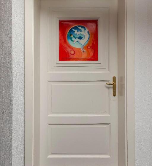 اتاق استاندارد با چشمانداز کوهستان, Burger Veniše