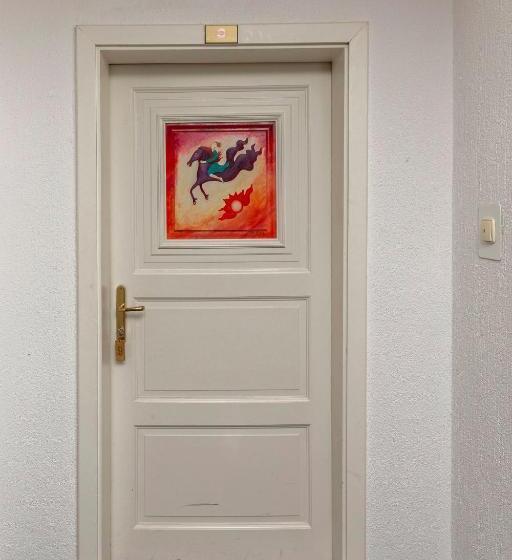 اتاق استاندارد سه نفره, Burger Veniše