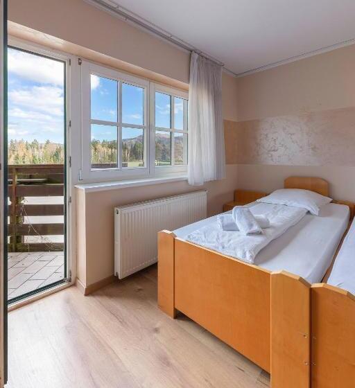 اتاق استاندارد سه تخته با بالکن, Burger Veniše