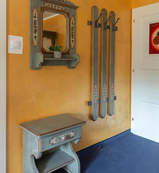 سوئیت با بالکن, Burger Veniše