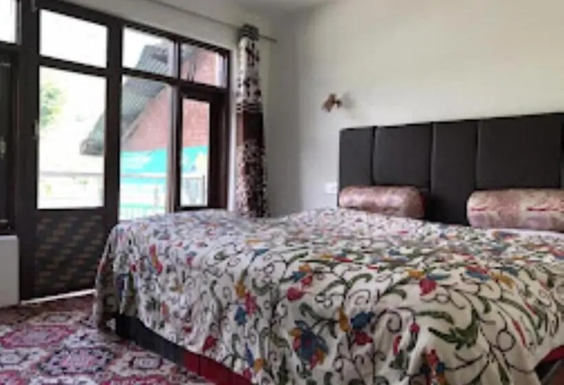 デラックスルーム, Chinar Palace Pahalgam
