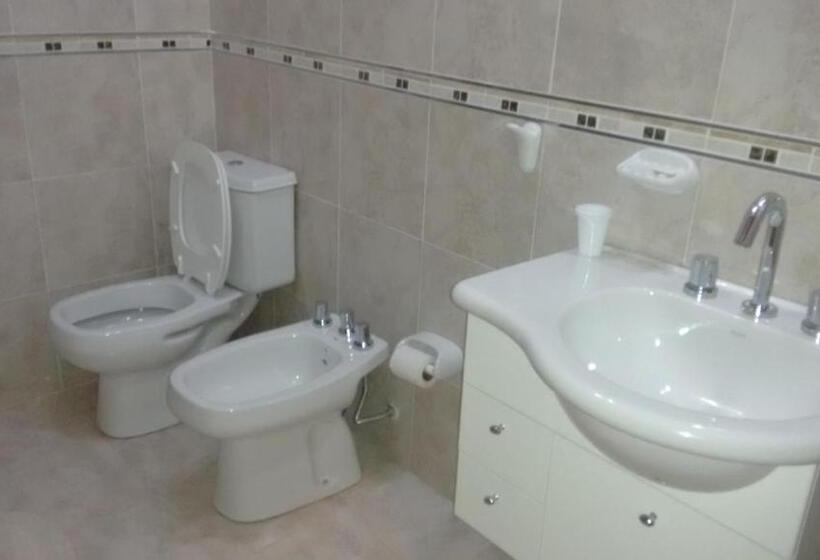 غرفة إدارية ثلاثية, Escala Uno