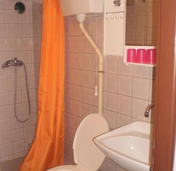 スタンダードトリプルルーム, Pod Skalou