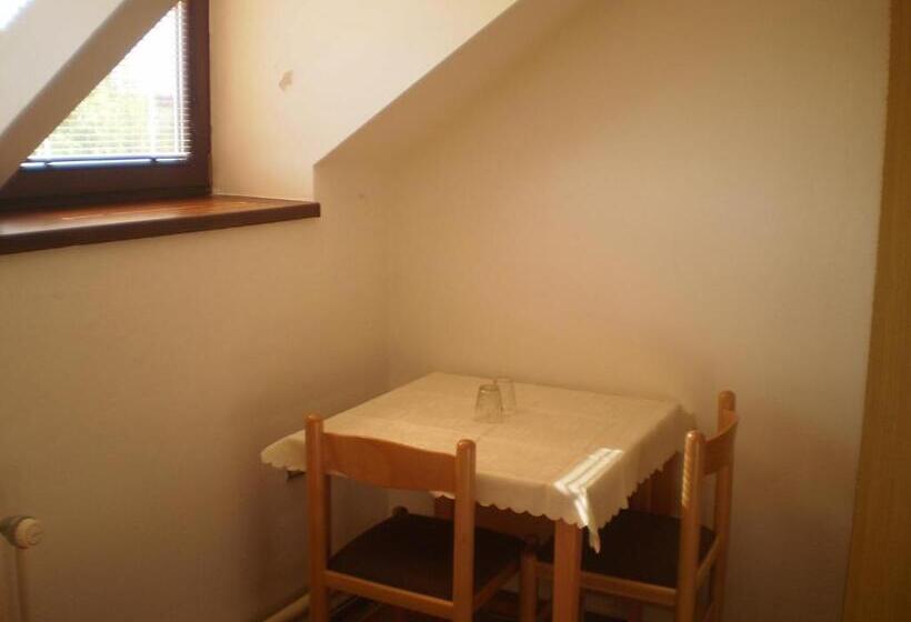 スタンダードルーム, Pod Skalou