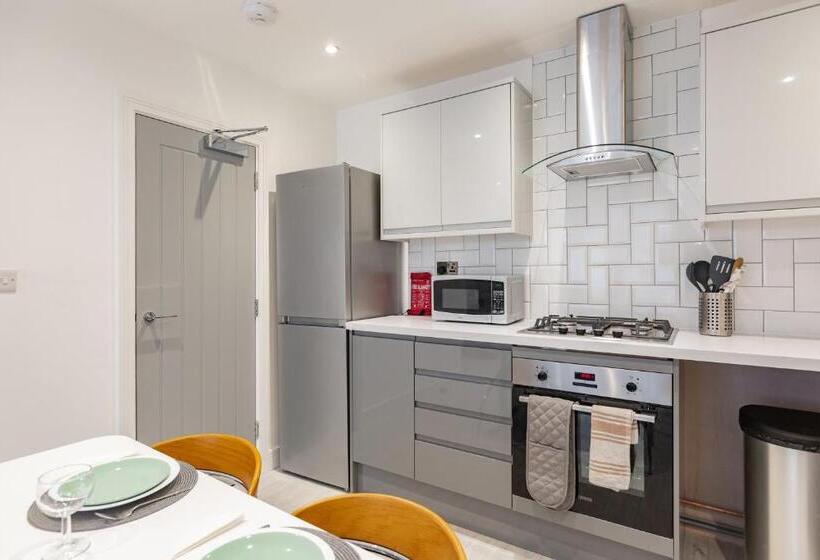 带1个卧室的公寓, Pembroke Heights