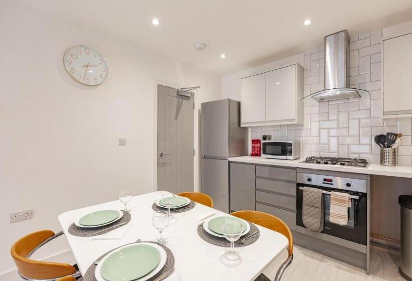 شقة غرفة نوم واحدة بالطابق الأرضى, Pembroke Heights