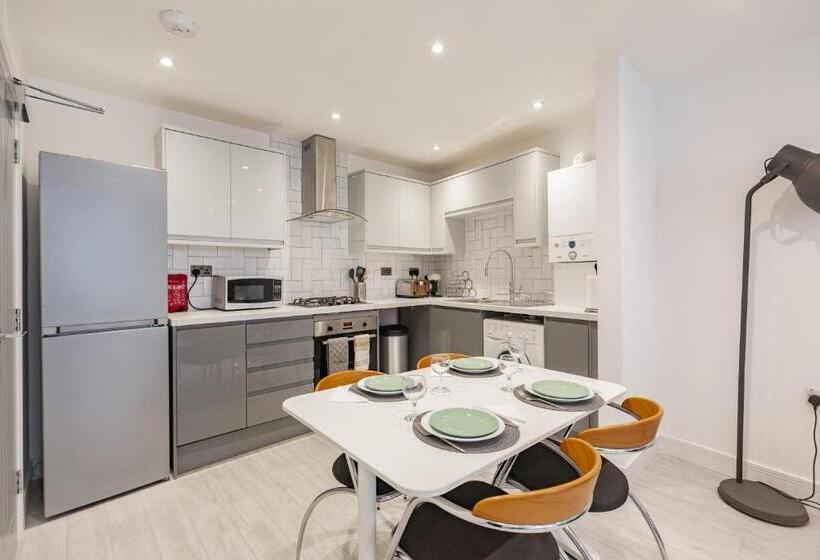 شقة غرفتين, Pembroke Heights