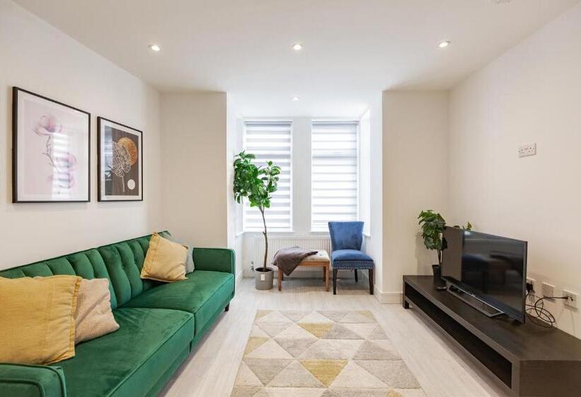 Апартаменты 1 Спальня, Pembroke Heights
