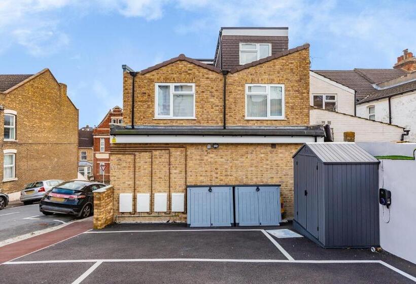 شقة غرفة نوم واحدة بالطابق الأرضى, Pembroke Heights