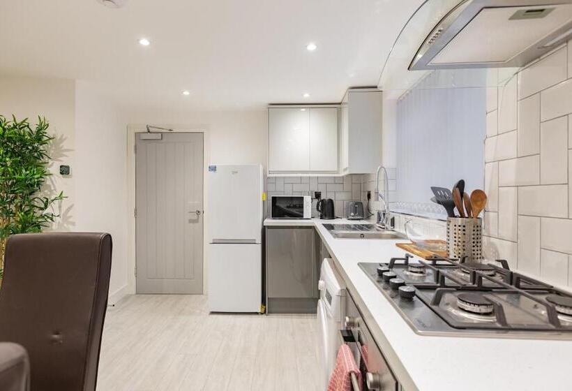 شقة غرفة نوم واحدة بالطابق الأرضى, Pembroke Heights