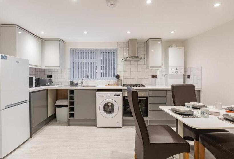 شقة غرفة نوم واحدة بالطابق الأرضى, Pembroke Heights