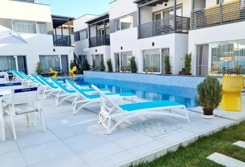 سوییت خانوادگی, Bunga Bunga Resort Mamaia Nord