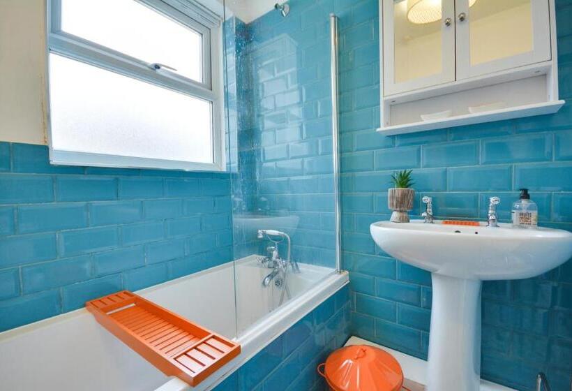 דירת חדר, Cosy 2bd Flat Near City And Beach   30 Percent Off Long Term Bookings