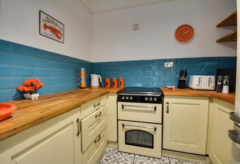 דירת חדר, Cosy 2bd Flat Near City And Beach   30 Percent Off Long Term Bookings