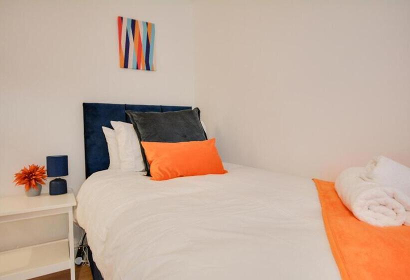 Апартаменты 1 Спальня, Cosy 2bd Flat Near City And Beach   30 Percent Off Long Term Bookings
