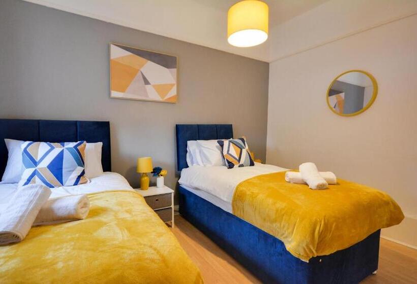 Апартаменты 1 Спальня, Cosy 2bd Flat Near City And Beach   30 Percent Off Long Term Bookings