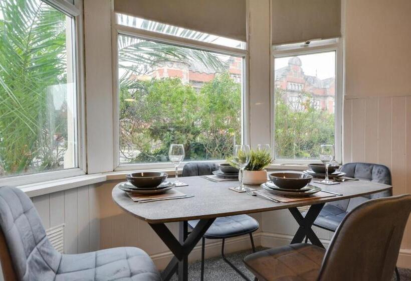 Апартаменты 1 Спальня, Cosy 2bd Flat Near City And Beach   30 Percent Off Long Term Bookings