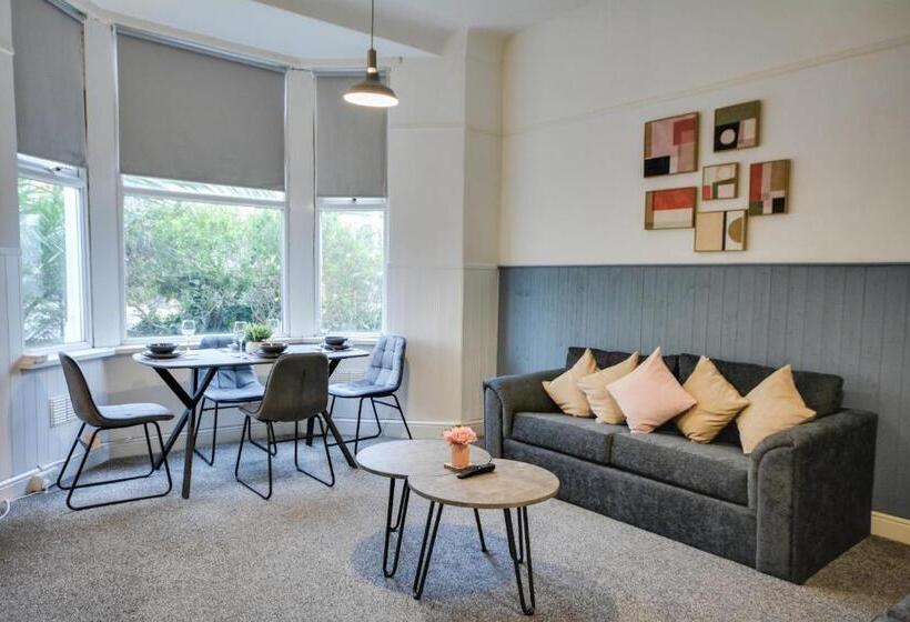 דירת חדר, Cosy 2bd Flat Near City And Beach   30 Percent Off Long Term Bookings