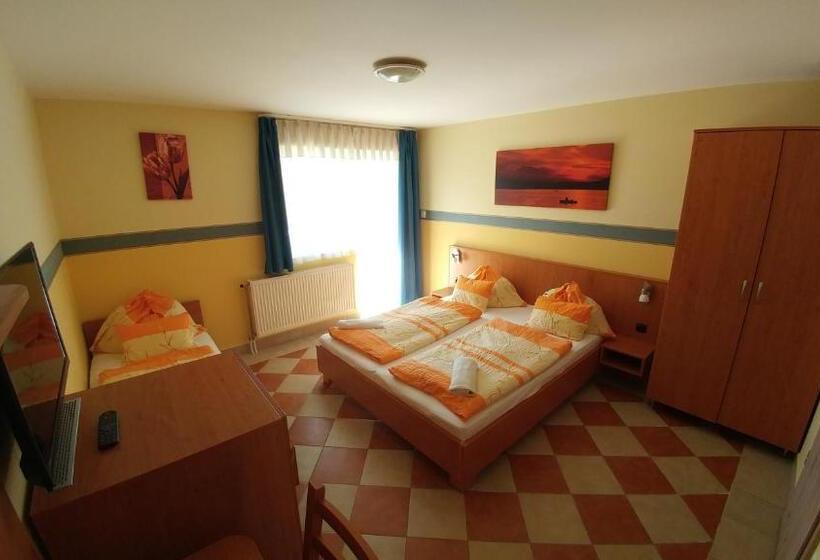 Номер Стандарт Трехместный, Green Guesthouse Balatonfüred