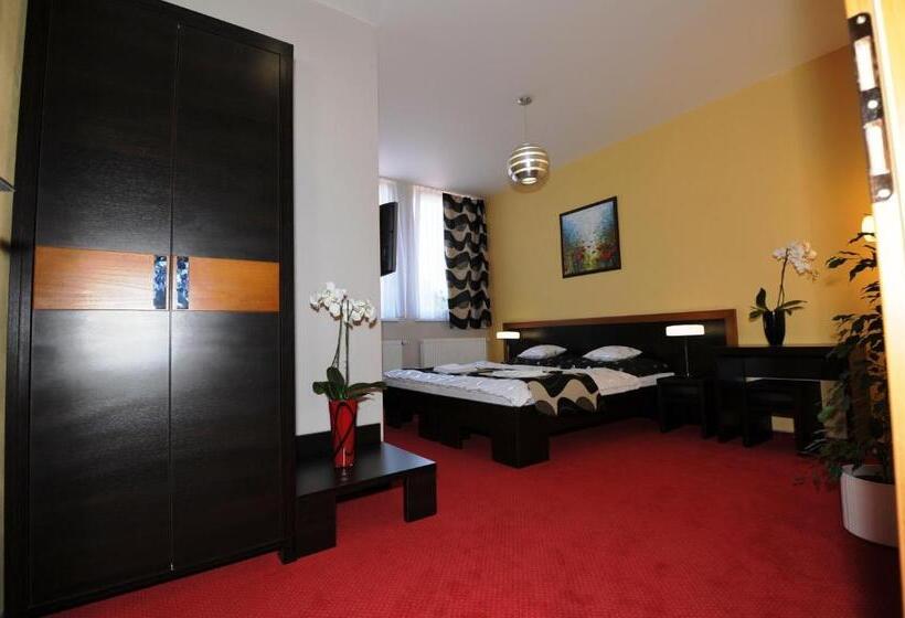 舒适三人间, Guest House Penzión Fortuna