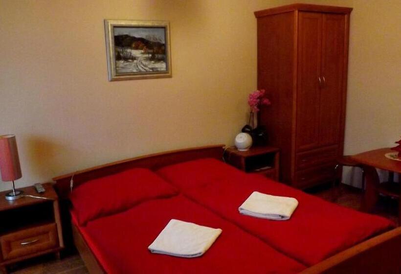 带阳台的豪华间, Guest House Penzión Fortuna