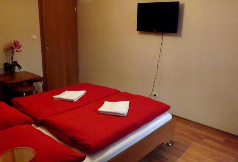 带阳台的豪华间, Guest House Penzión Fortuna