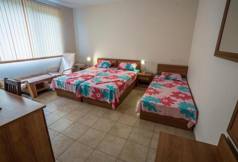 基本三人间, Kladenetsa Guest House