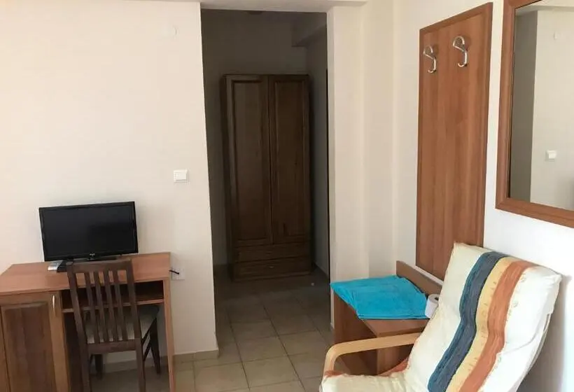Basic Kolmen Hengen Huone, Kladenetsa Guest House