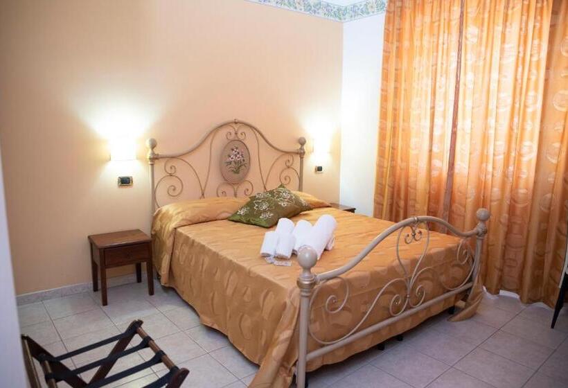 标准间, Carlo Five